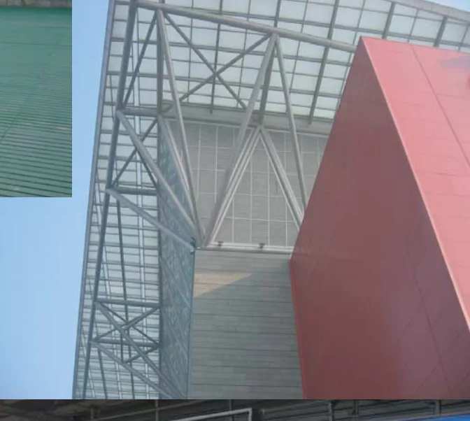 Catalog installation example: atrium screen. Project and location not identified.